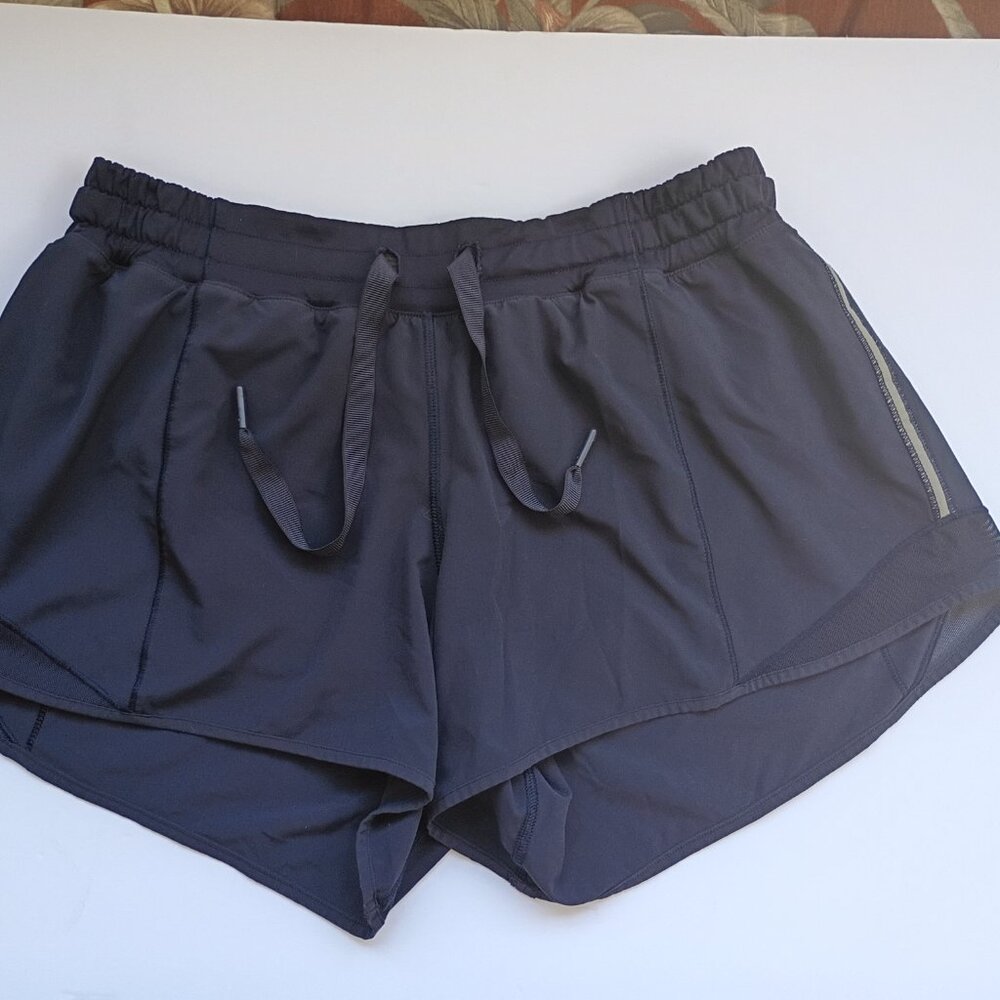 Lululemon women sz 8 running shorts, track marathon training Navy 4"